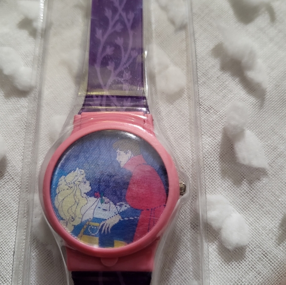 Vtg Fantasma Disney Bambi Pocahontas Oliver Hunchback Sleeping Beauty Watches main image 3